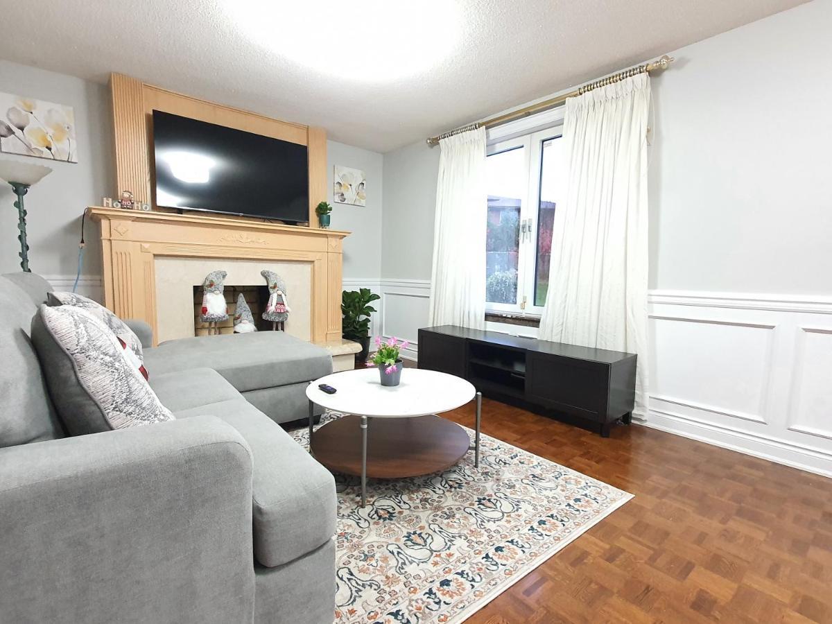A Home Away 토론토 외부 사진