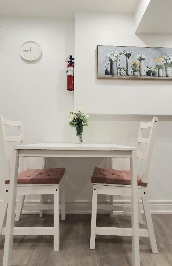 A Home Away 토론토 외부 사진