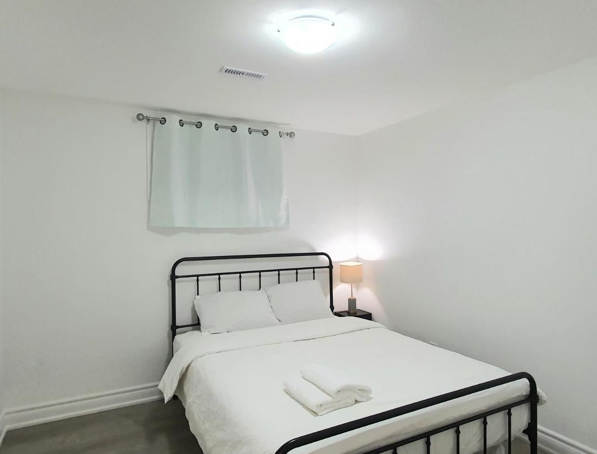 A Home Away 토론토 외부 사진